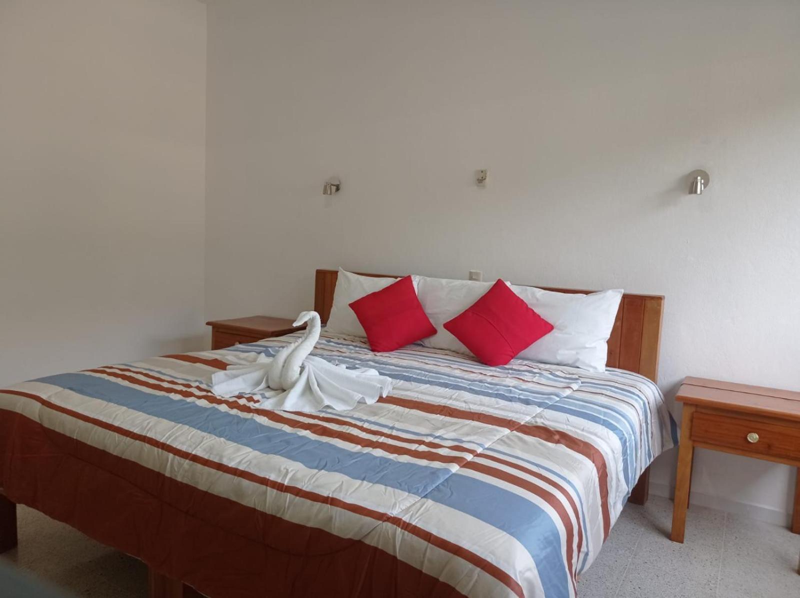 Hotel Los Leones ปาเลงเก ภายนอก รูปภาพ